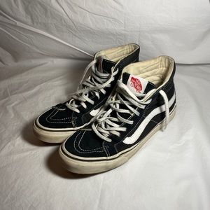 Black and White Sk8-Hi Vans Women’s 7.5